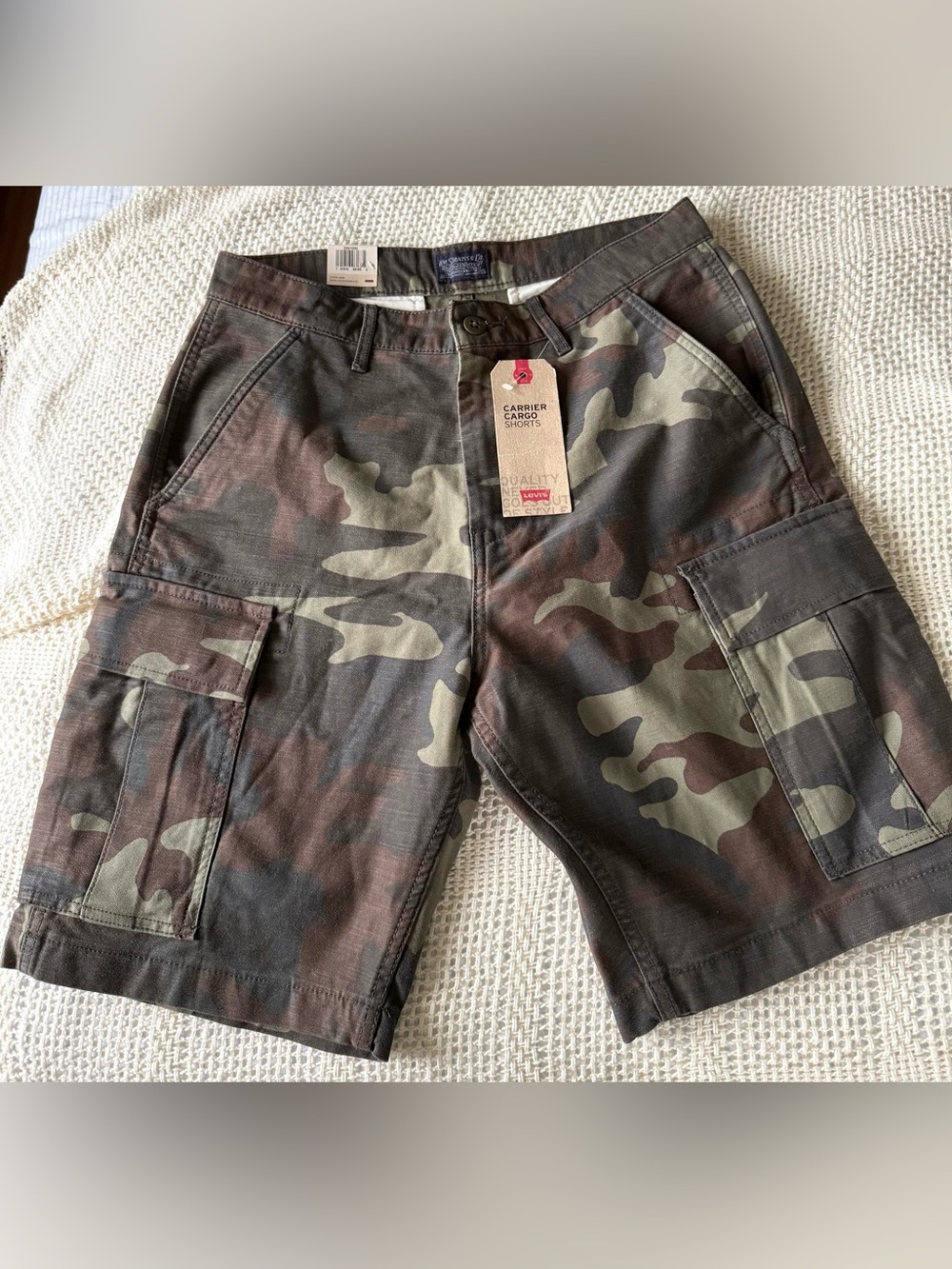 Levi's new 29 carrier cargo shorts